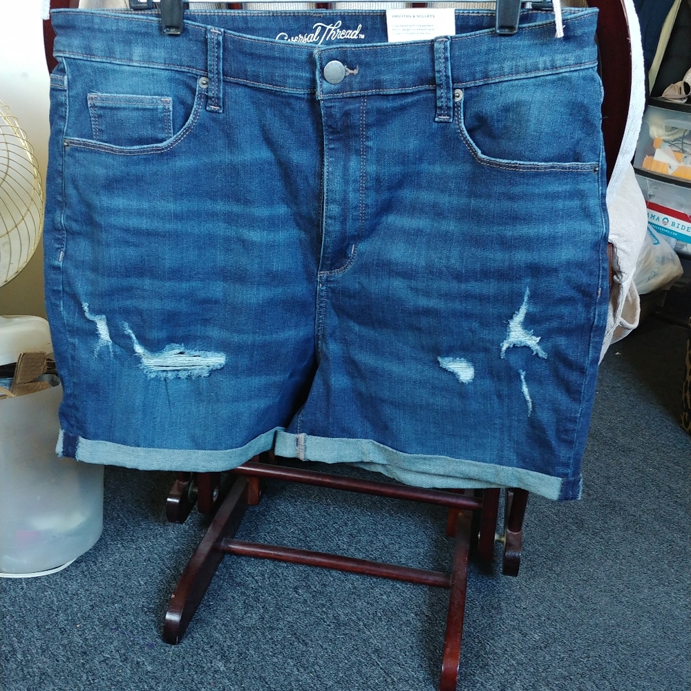 Universal Thread women's shorts size 16w